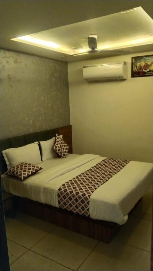 Hotel Atlanta Ahmadábád Kültér fotó